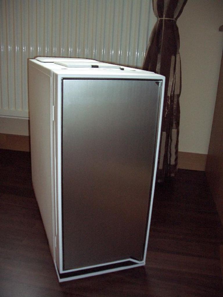 [12/04/2012] PCs im Industrie-Look, von Eis umhüllt und mit Kirmes-Beleuchtung (26)