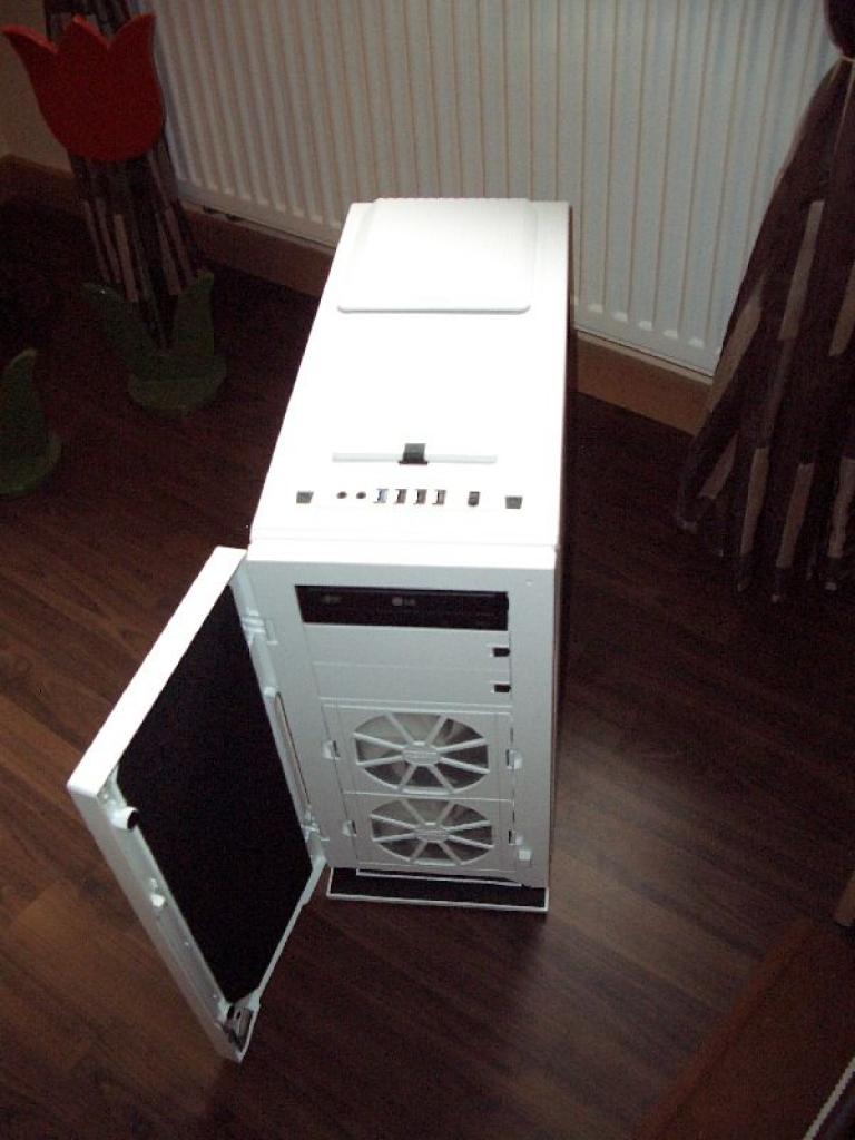 [12/04/2012] PCs im Industrie-Look, von Eis umhüllt und mit Kirmes-Beleuchtung (27)