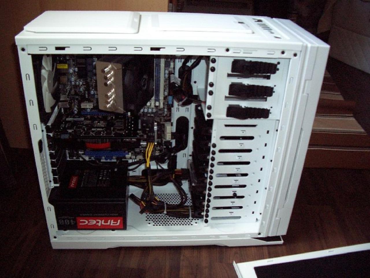 [12/04/2012] PCs im Industrie-Look, von Eis umhüllt und mit Kirmes-Beleuchtung (28)