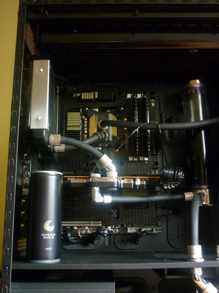 [12/04/2012] PCs im Industrie-Look, von Eis umhüllt und mit Kirmes-Beleuchtung (29)