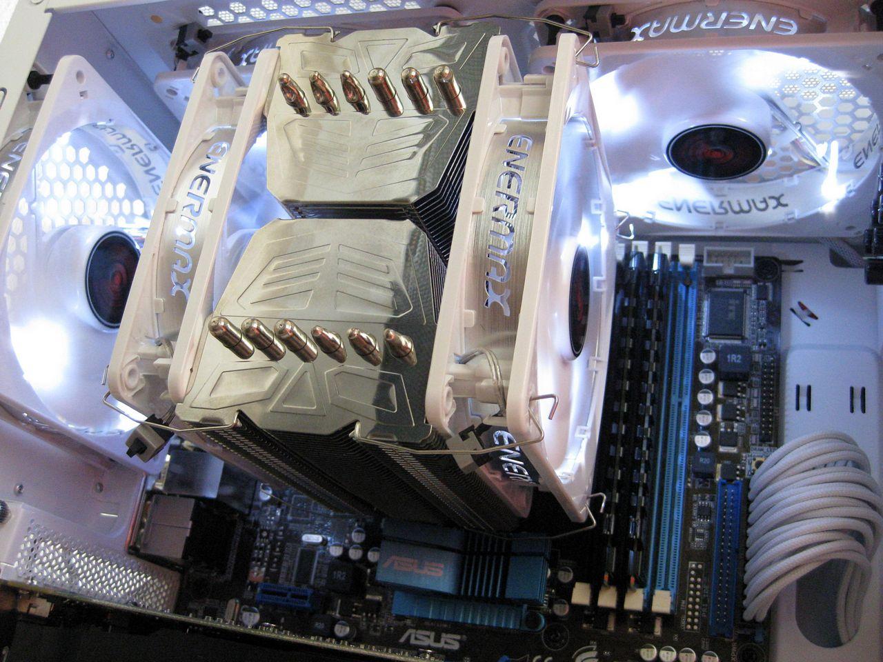 [12/04/2012] PCs im Industrie-Look, von Eis umhüllt und mit Kirmes-Beleuchtung (35)