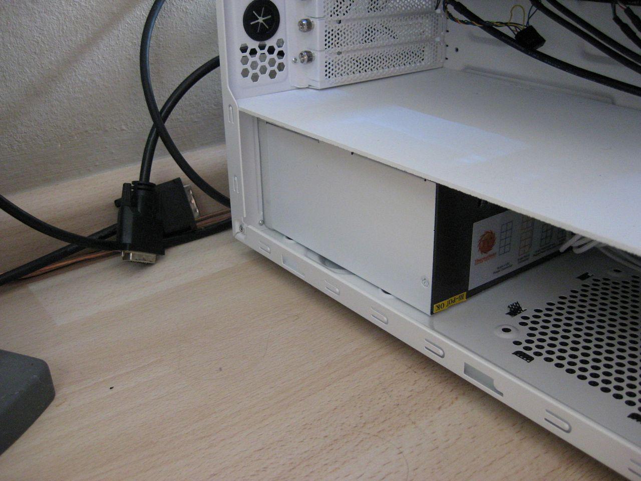 [12/04/2012] PCs im Industrie-Look, von Eis umhüllt und mit Kirmes-Beleuchtung (37)