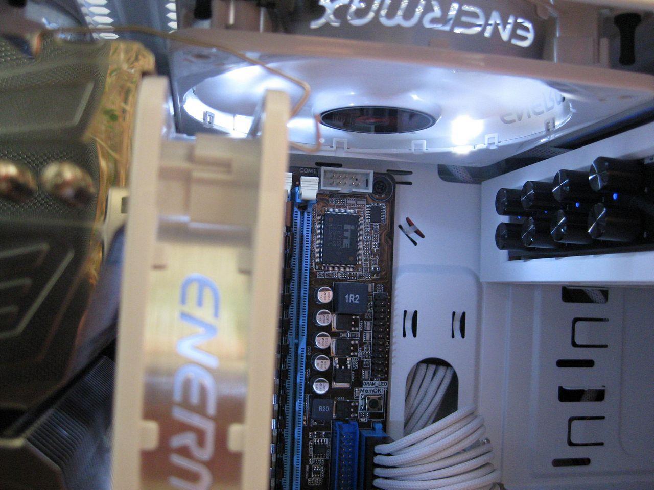 [12/04/2012] PCs im Industrie-Look, von Eis umhüllt und mit Kirmes-Beleuchtung (38)