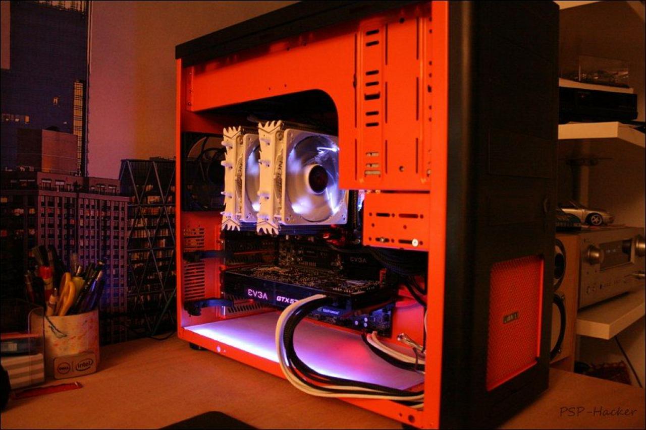 [12/04/2012] PCs im Industrie-Look, von Eis umhüllt und mit Kirmes-Beleuchtung (46)
