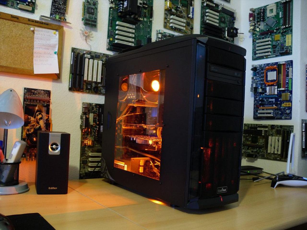 [12/04/2012] PCs im Industrie-Look, von Eis umhüllt und mit Kirmes-Beleuchtung (67)