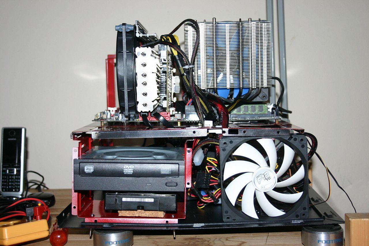 [12/04/2012] PCs im Industrie-Look, von Eis umhüllt und mit Kirmes-Beleuchtung (69)
