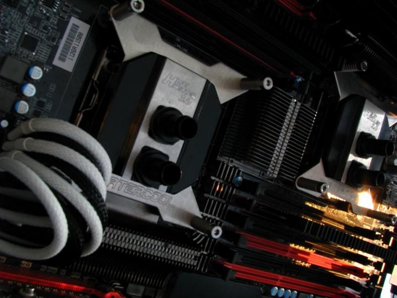 [12/04/2012] PCs im Industrie-Look, von Eis umhüllt und mit Kirmes-Beleuchtung (75)