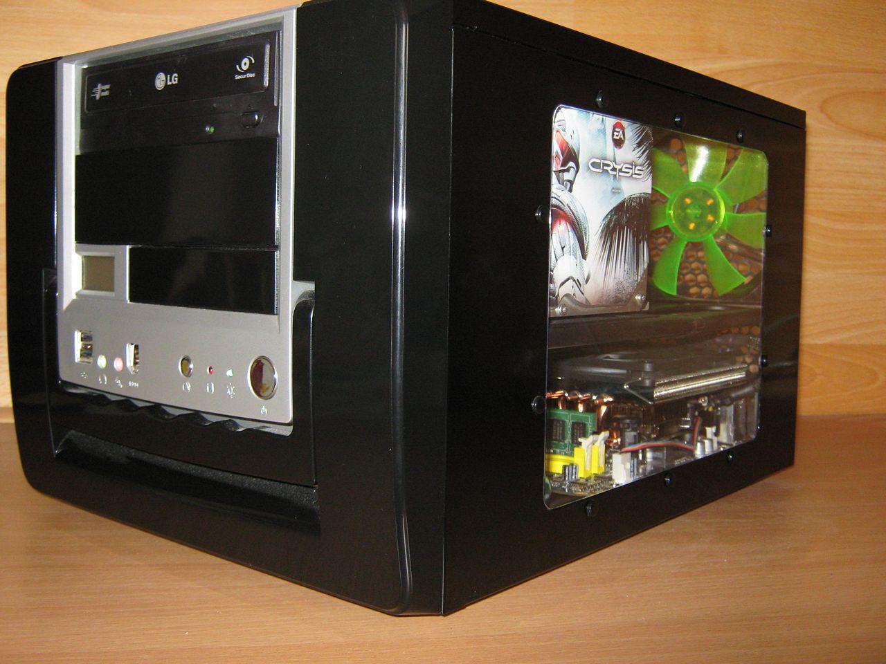 [12/04/2012] PCs im Industrie-Look, von Eis umhüllt und mit Kirmes-Beleuchtung (87)