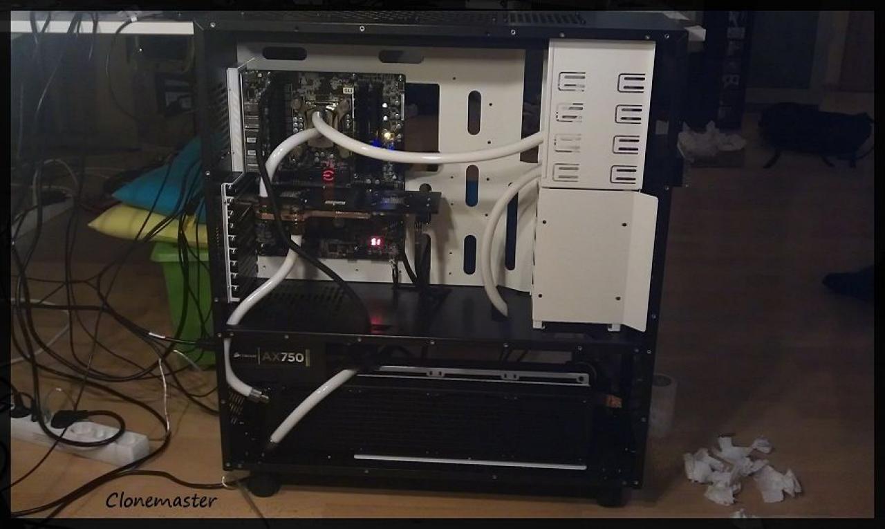 [12/04/2012] PCs im Industrie-Look, von Eis umhüllt und mit Kirmes-Beleuchtung (95)