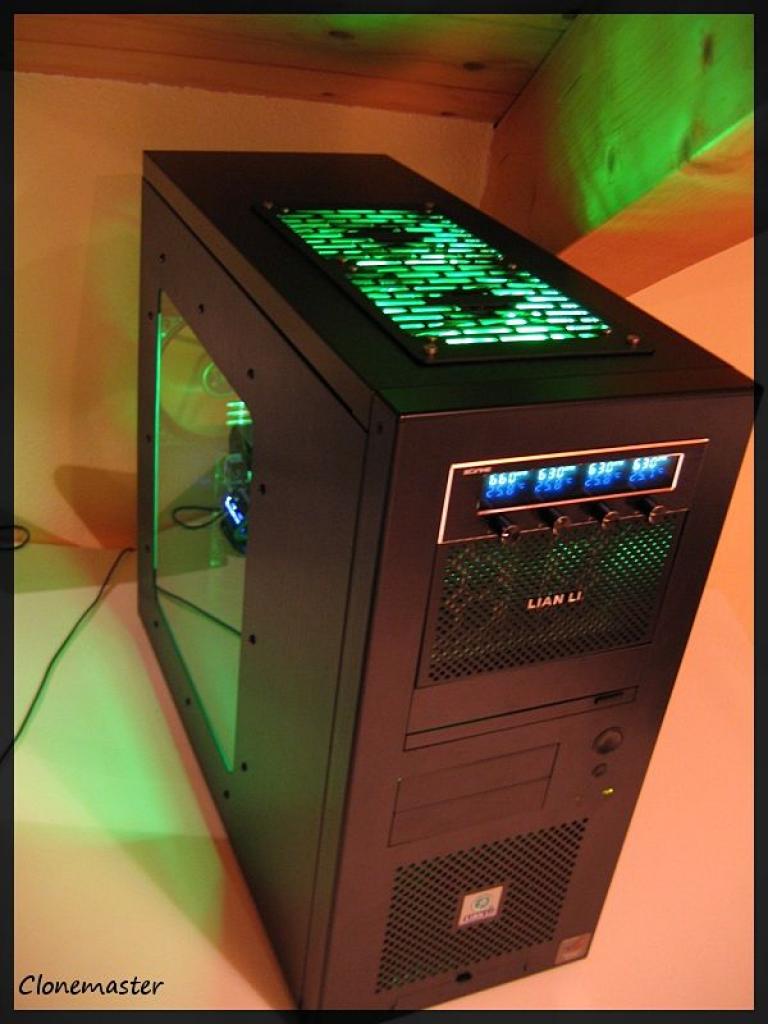 [12/04/2012] PCs im Industrie-Look, von Eis umhüllt und mit Kirmes-Beleuchtung (96)