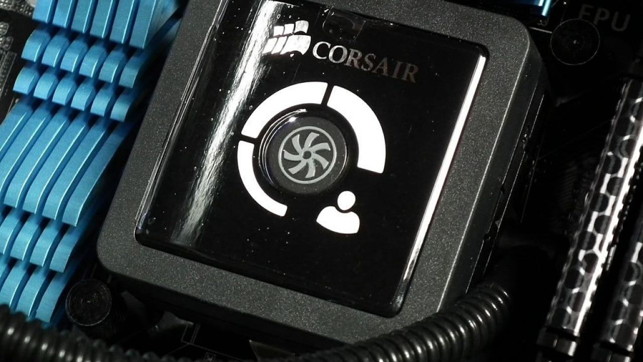 [12/04/2012] PCs im Industrie-Look, von Eis umhüllt und mit Kirmes-Beleuchtung (97)