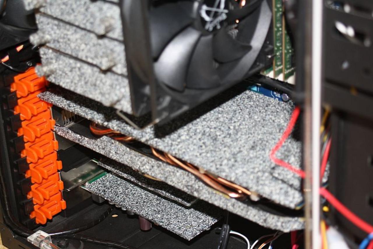 [12/04/2012] PCs im Industrie-Look, von Eis umhüllt und mit Kirmes-Beleuchtung (107)