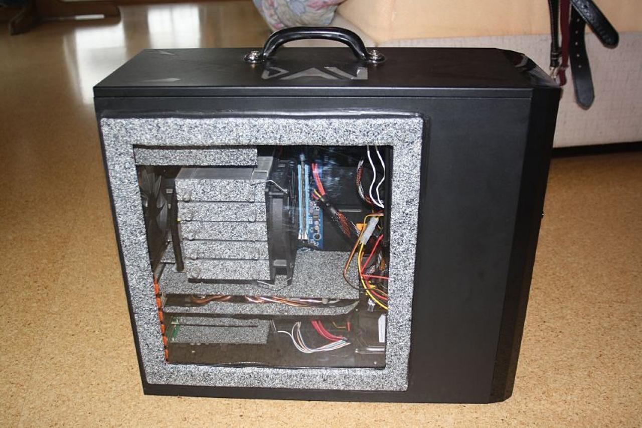 [12/04/2012] PCs im Industrie-Look, von Eis umhüllt und mit Kirmes-Beleuchtung (109)