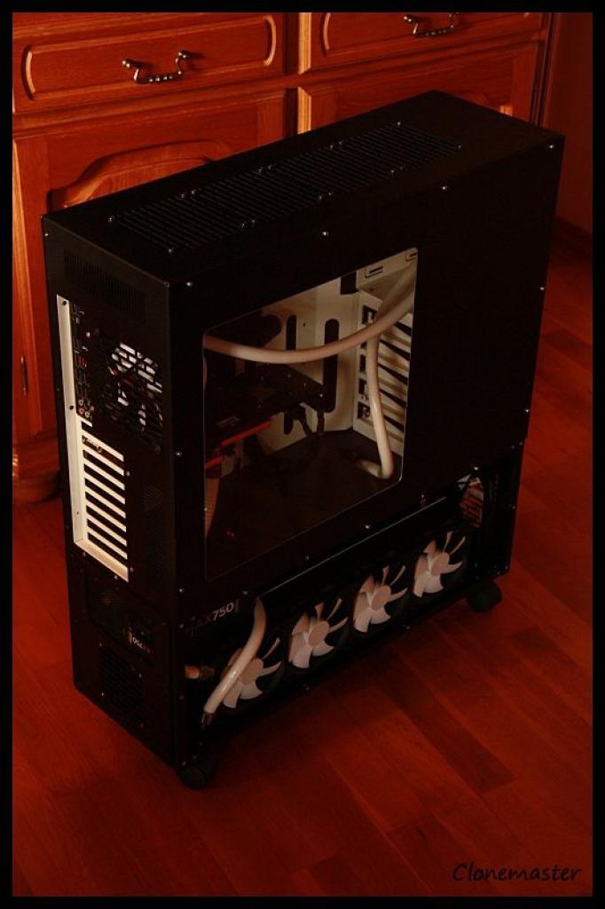 [12/04/2012] PCs im Industrie-Look, von Eis umhüllt und mit Kirmes-Beleuchtung (130)