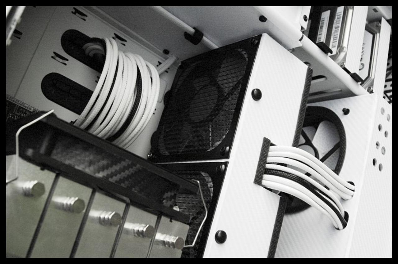 [12/04/2012] PCs im Industrie-Look, von Eis umhüllt und mit Kirmes-Beleuchtung (133)