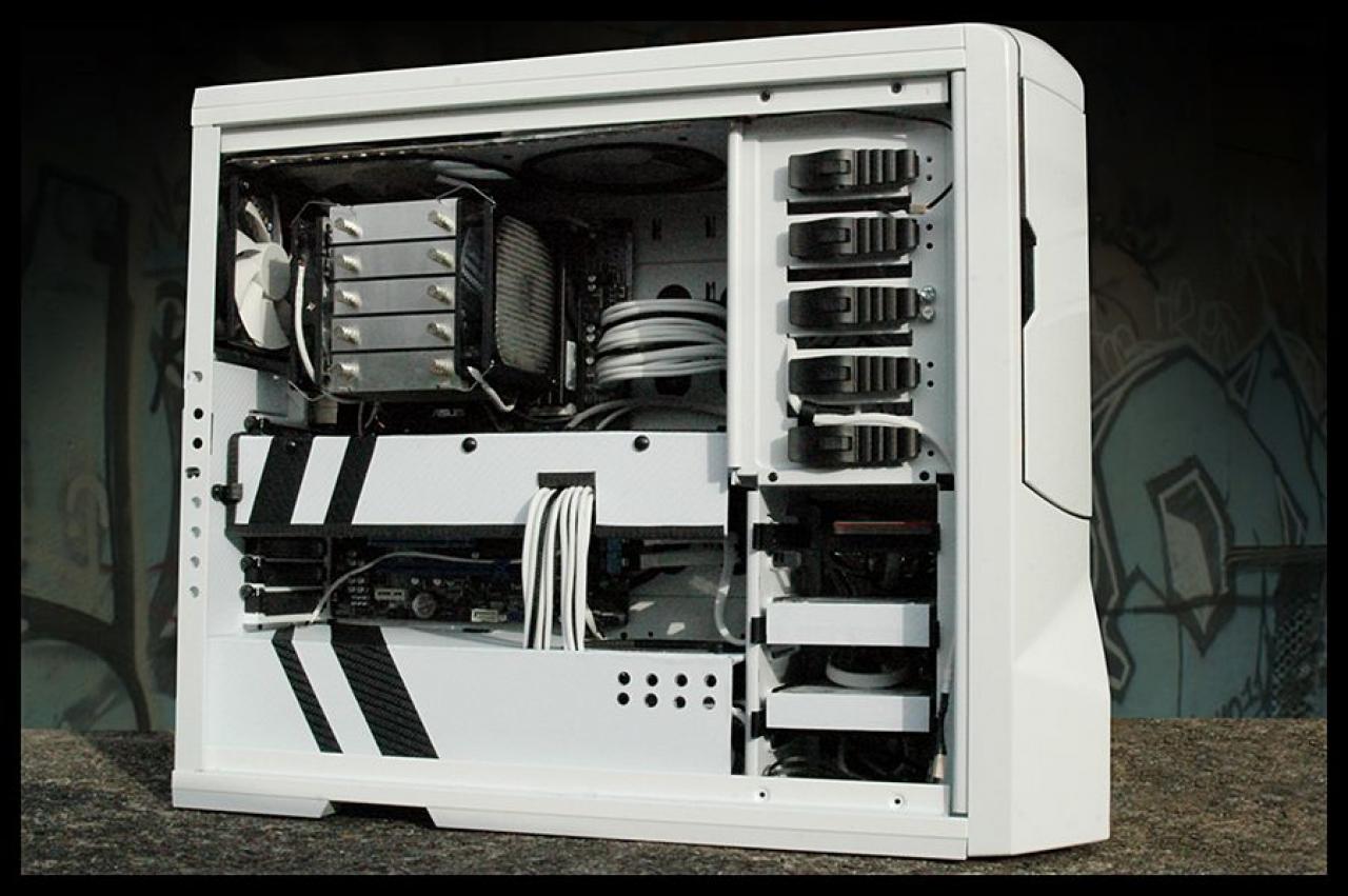 [12/04/2012] PCs im Industrie-Look, von Eis umhüllt und mit Kirmes-Beleuchtung (134)