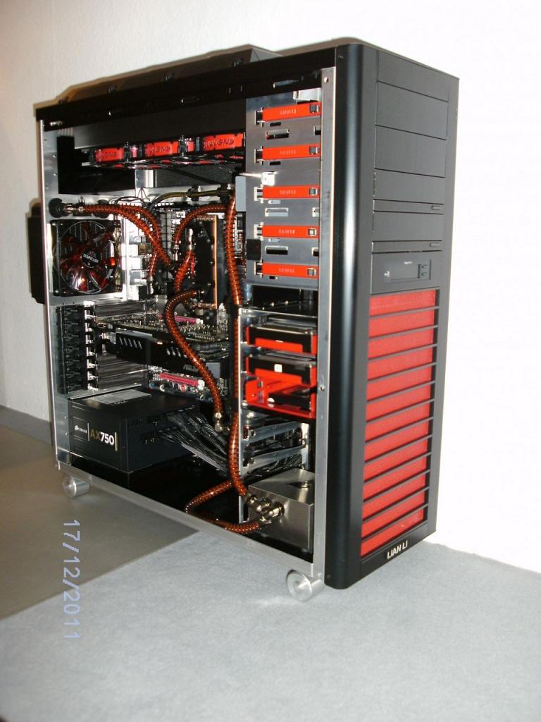 [12/04/2012] PCs im Industrie-Look, von Eis umhüllt und mit Kirmes-Beleuchtung (159)
