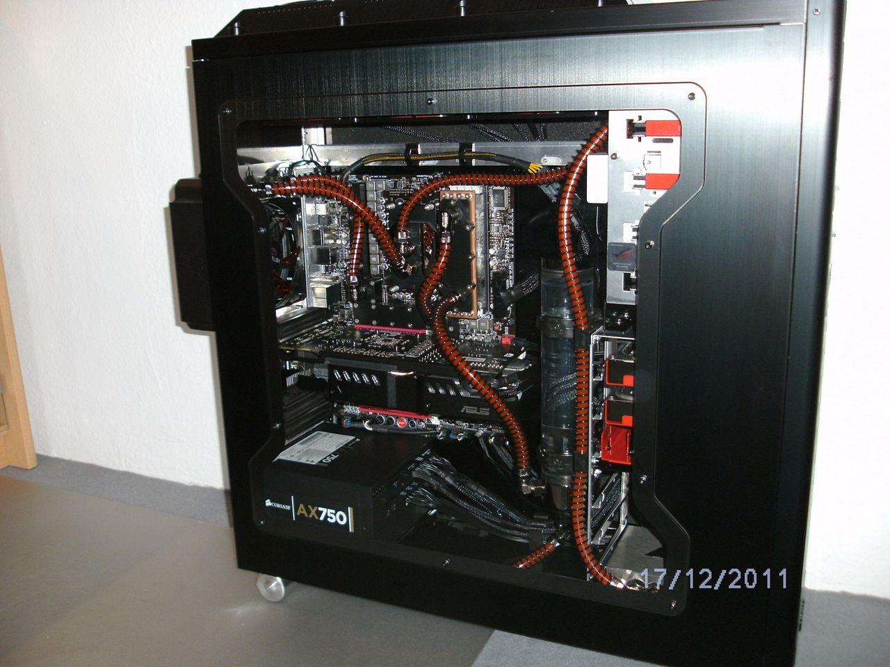 [12/04/2012] PCs im Industrie-Look, von Eis umhüllt und mit Kirmes-Beleuchtung (160)
