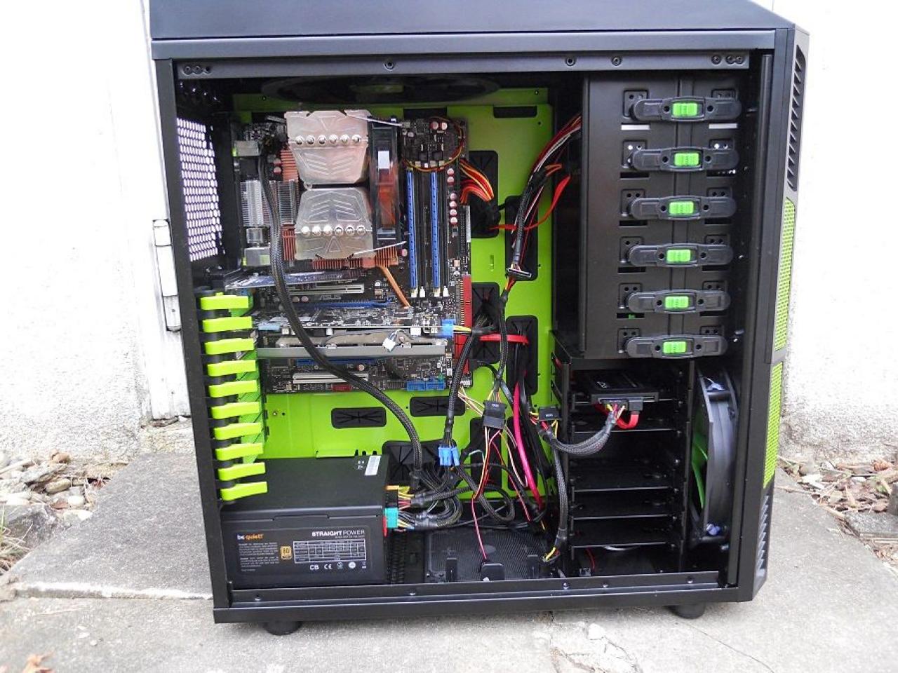 [12/04/2012] PCs im Industrie-Look, von Eis umhüllt und mit Kirmes-Beleuchtung (223)