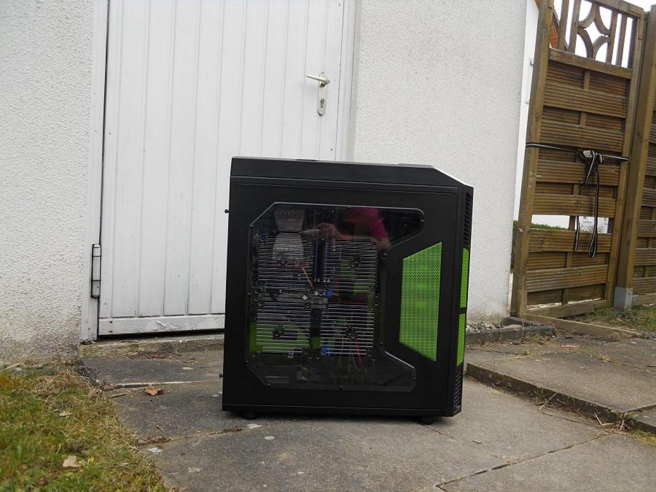 [12/04/2012] PCs im Industrie-Look, von Eis umhüllt und mit Kirmes-Beleuchtung (225)