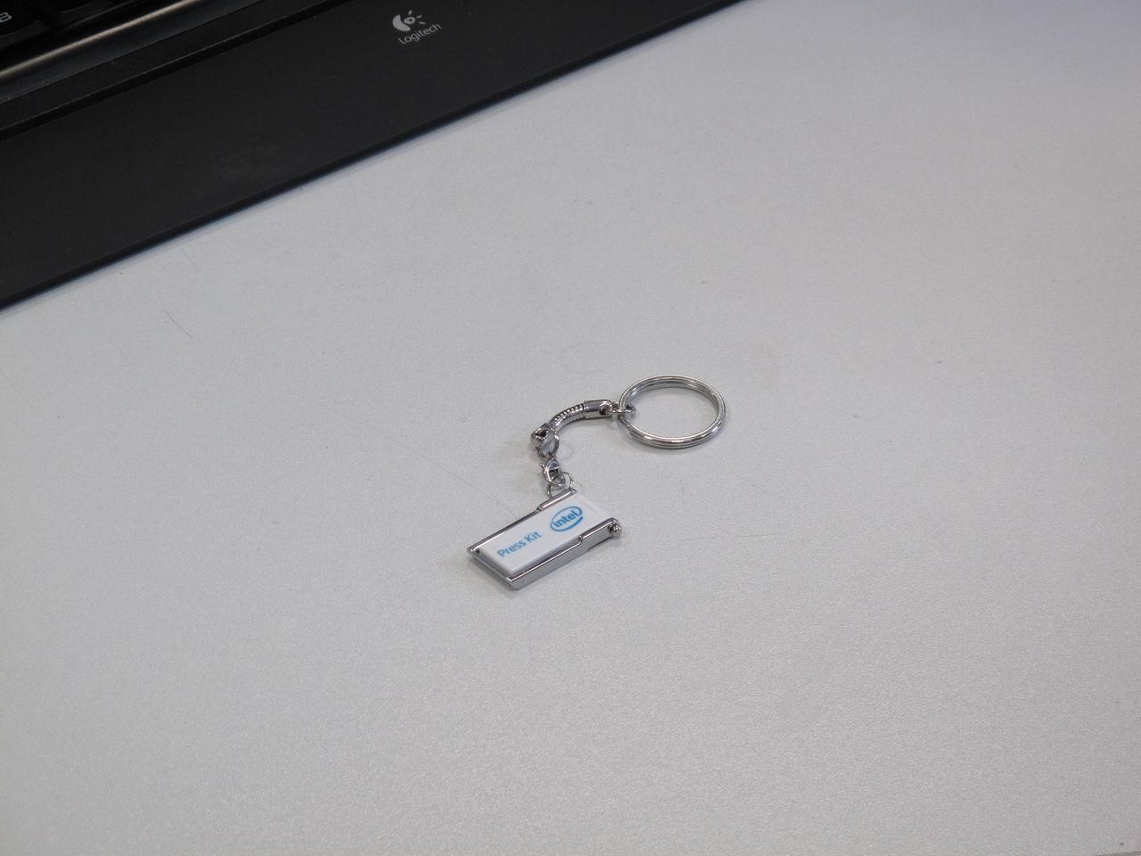 [05/04/2012] ... zudem ein Pressekit von Intel - was uns da wohl in der nächsten Ausgabe erwartet?