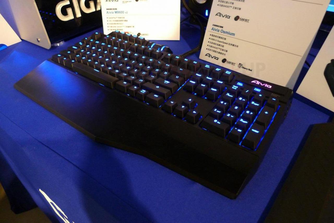[21/04/2012] Gigabyte: Neue Tastatur und Maus der Aivia-Serie für Spieler abgelichtet (1)