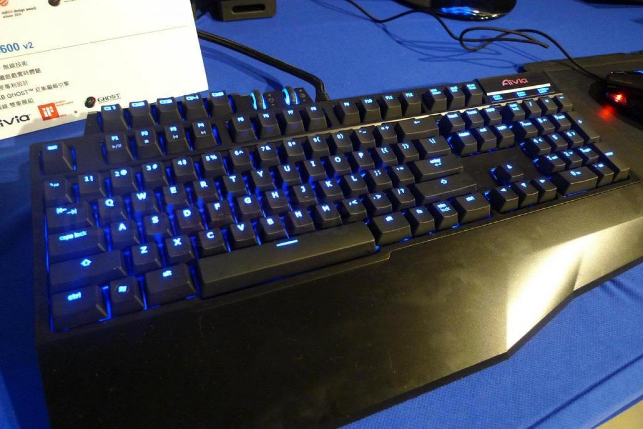 [21/04/2012] Gigabyte: Neue Tastatur und Maus der Aivia-Serie für Spieler abgelichtet (4)
