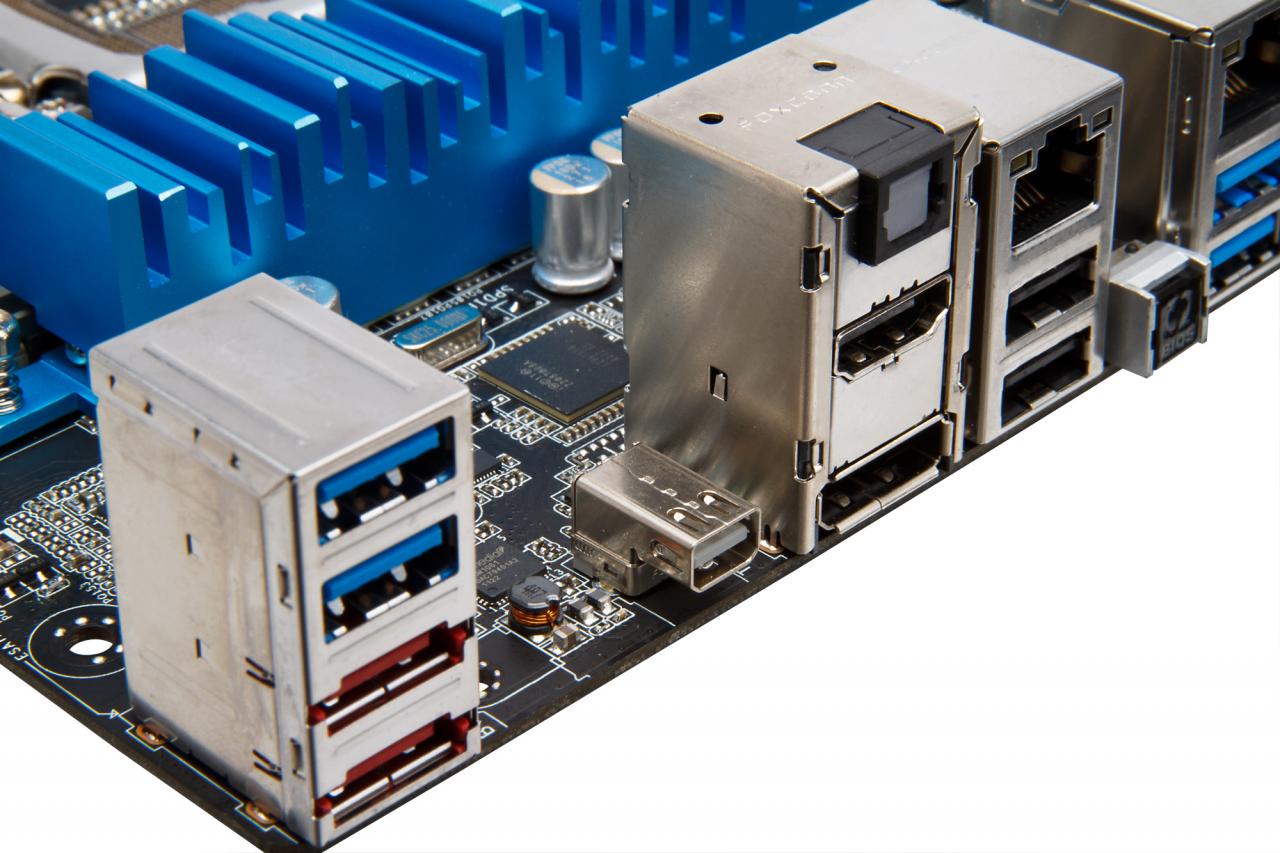 [21/05/2012] ASUS P8Z77 V PREMIUM Thunderbolt Port