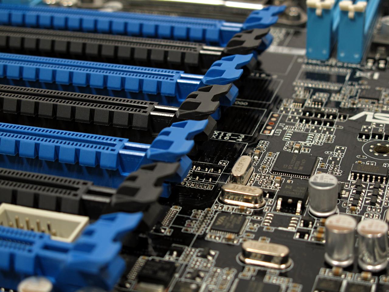 [29/05/2012] 16 Kerne im Test: Doppelter Xeon E5-2687W plus Asus Z9PE-D8 WS (7)