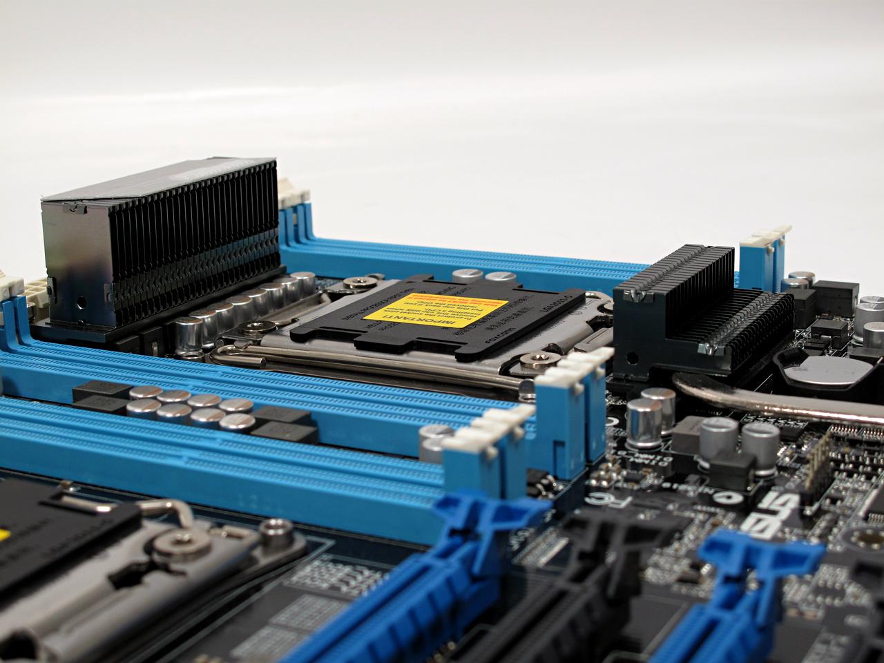 [29/05/2012] 16 Kerne im Test: Doppelter Xeon E5-2687W plus Asus Z9PE-D8 WS (10)