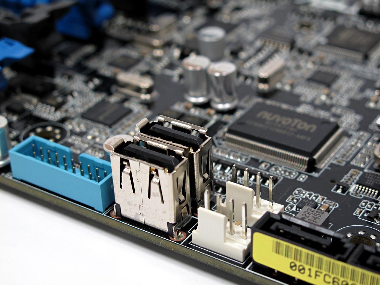 [29/05/2012] 16 Kerne im Test: Doppelter Xeon E5-2687W plus Asus Z9PE-D8 WS (16)