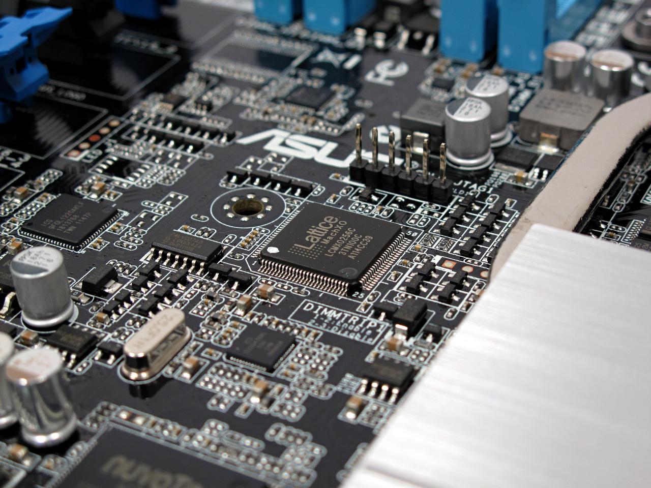 [29/05/2012] 16 Kerne im Test: Doppelter Xeon E5-2687W plus Asus Z9PE-D8 WS (18)