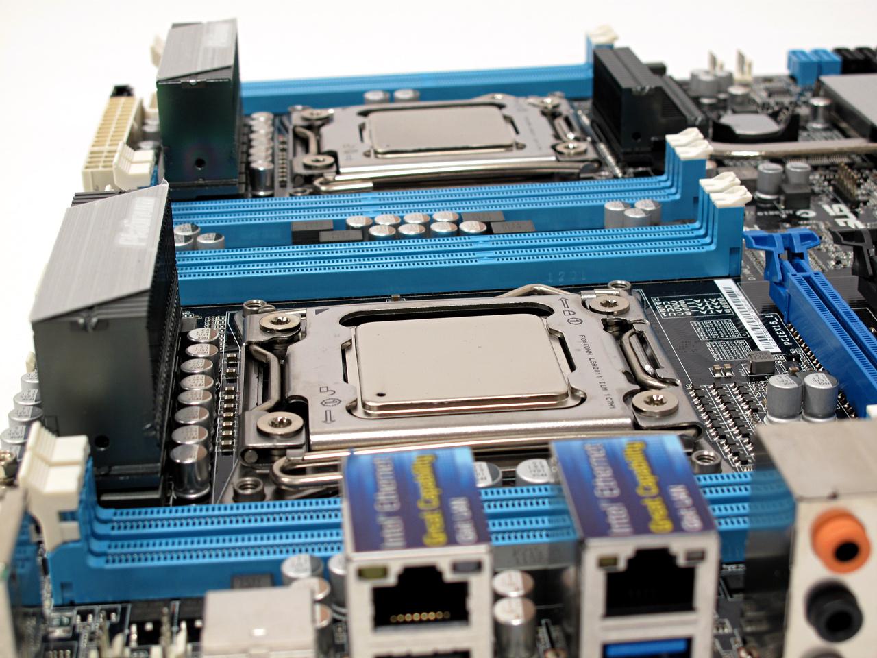 [29/05/2012] 16 Kerne im Test: Doppelter Xeon E5-2687W plus Asus Z9PE-D8 WS (21)