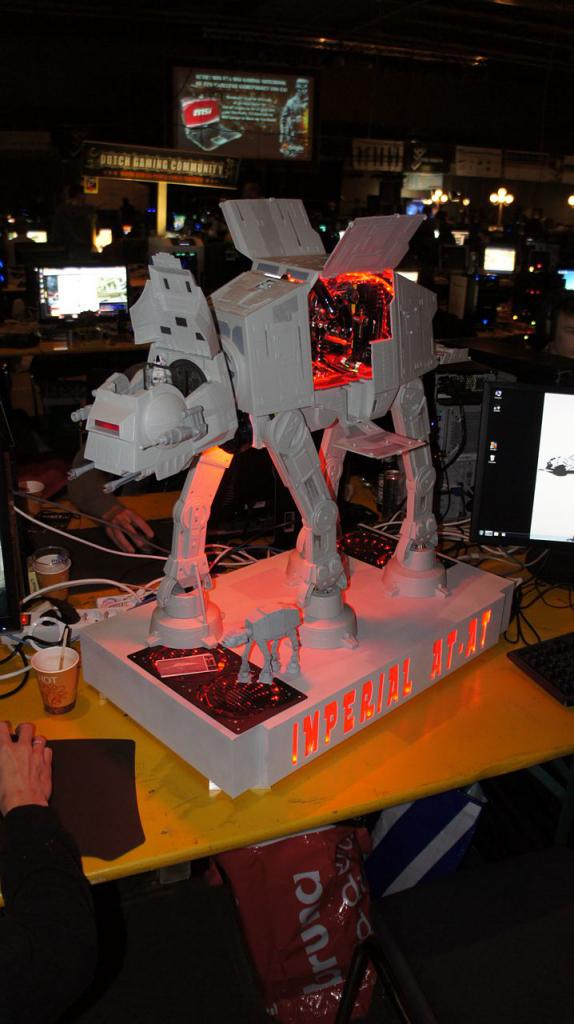 [16/05/2012] Spektakuläre Star-Wars-Casemod: Mini-PC in AT-AT mit echtem Laser (8)
