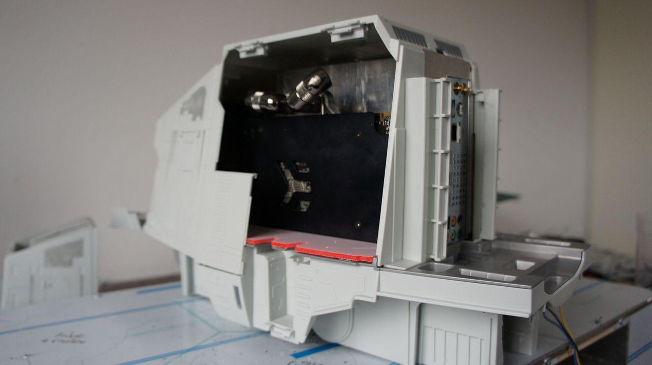 [16/05/2012] Spektakuläre Star-Wars-Casemod: Mini-PC in AT-AT mit echtem Laser (28)