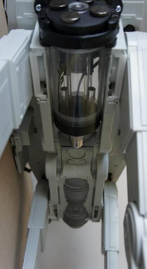 [16/05/2012] Spektakuläre Star-Wars-Casemod: Mini-PC in AT-AT mit echtem Laser (40)