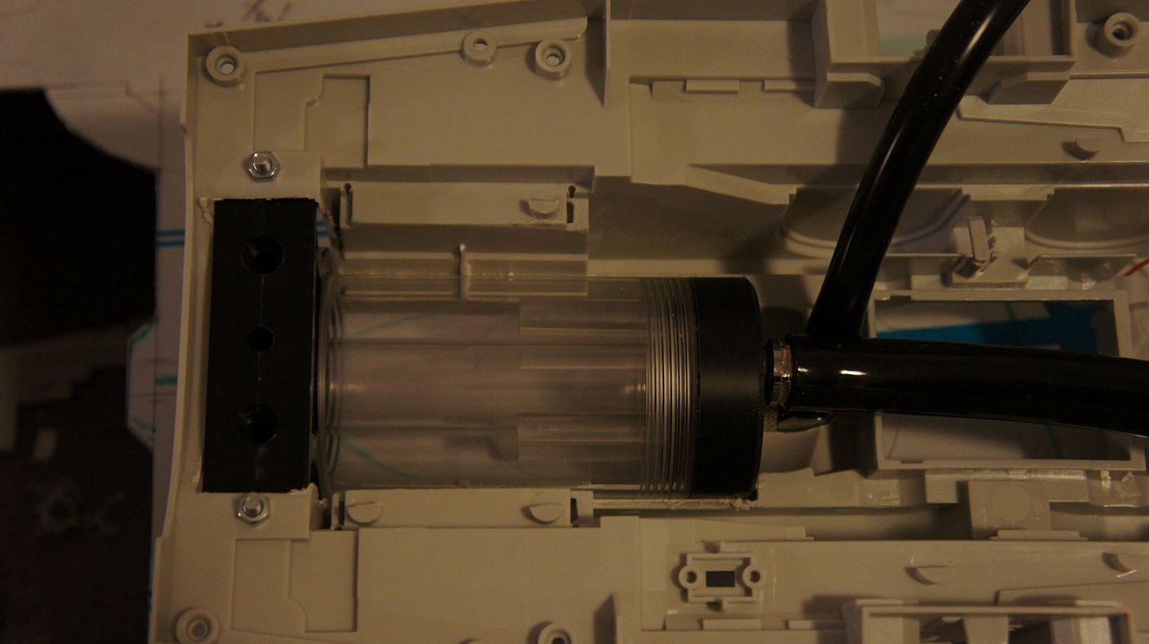 [16/05/2012] Spektakuläre Star-Wars-Casemod: Mini-PC in AT-AT mit echtem Laser (47)