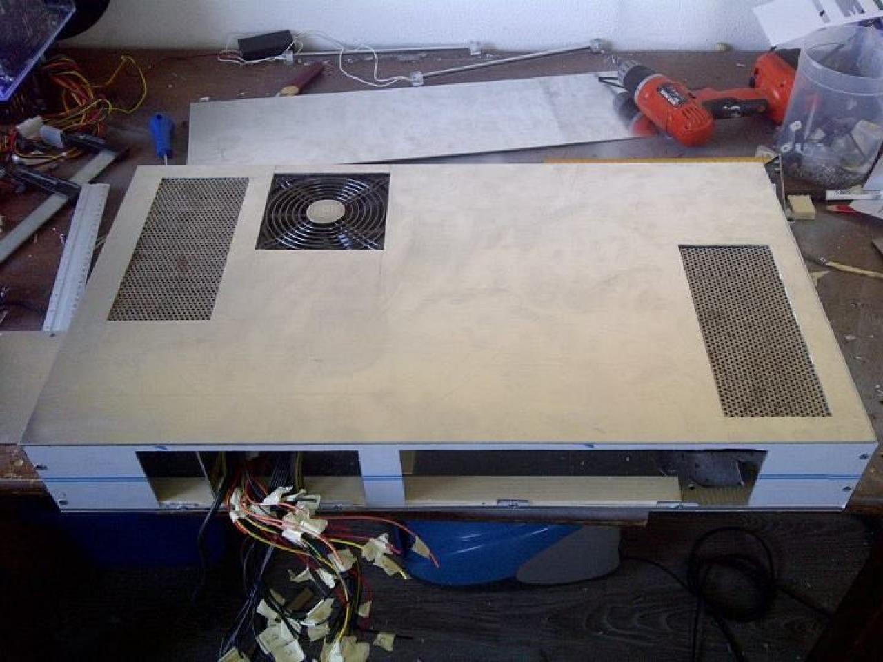 [16/05/2012] Spektakuläre Star-Wars-Casemod: Mini-PC in AT-AT mit echtem Laser (55)