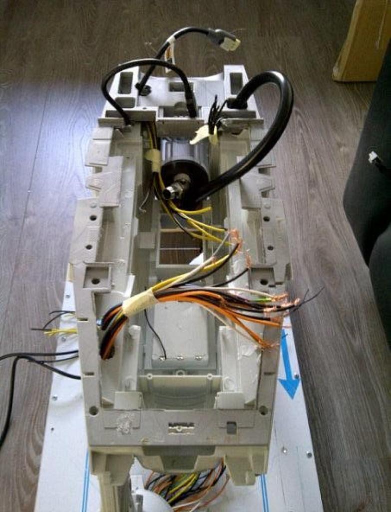 [16/05/2012] Spektakuläre Star-Wars-Casemod: Mini-PC in AT-AT mit echtem Laser (57)