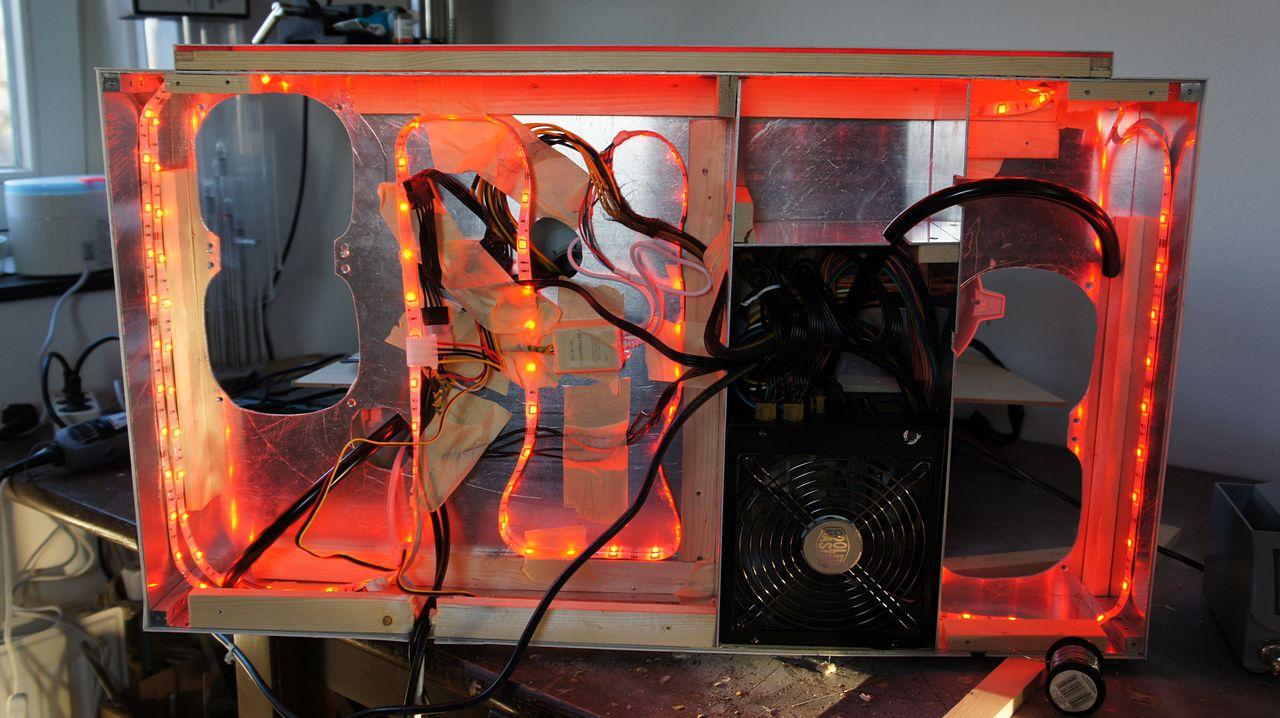 [16/05/2012] Spektakuläre Star-Wars-Casemod: Mini-PC in AT-AT mit echtem Laser (62)