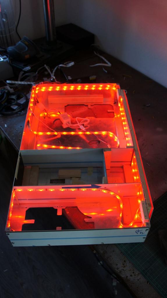 [16/05/2012] Spektakuläre Star-Wars-Casemod: Mini-PC in AT-AT mit echtem Laser (66)