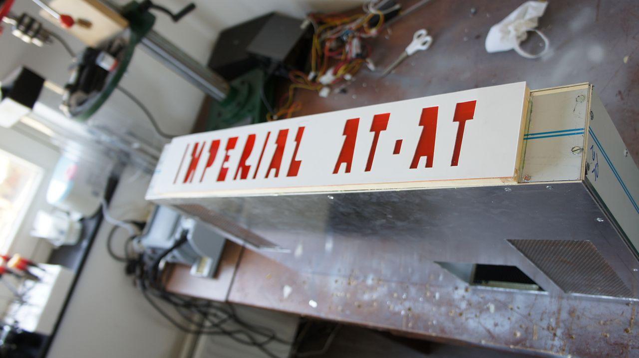 [16/05/2012] Spektakuläre Star-Wars-Casemod: Mini-PC in AT-AT mit echtem Laser (67)