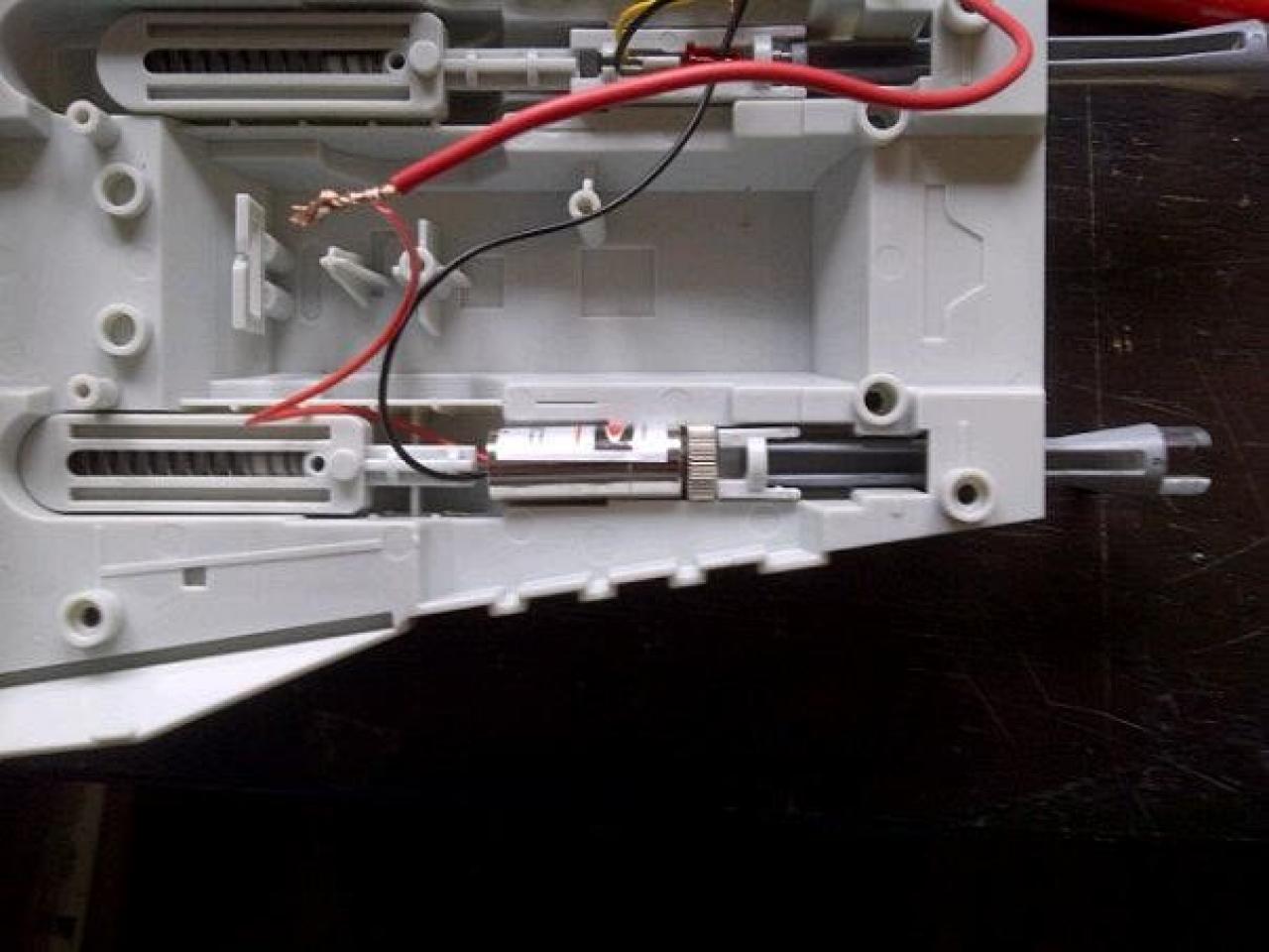 [16/05/2012] Spektakuläre Star-Wars-Casemod: Mini-PC in AT-AT mit echtem Laser (74)