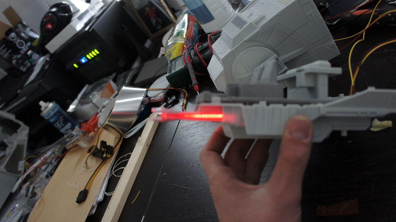 [16/05/2012] Spektakuläre Star-Wars-Casemod: Mini-PC in AT-AT mit echtem Laser (76)