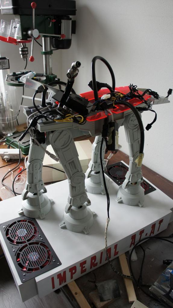 [16/05/2012] Spektakuläre Star-Wars-Casemod: Mini-PC in AT-AT mit echtem Laser (78)