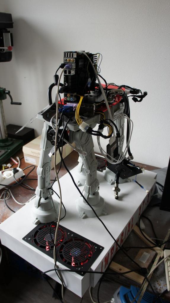 [16/05/2012] Spektakuläre Star-Wars-Casemod: Mini-PC in AT-AT mit echtem Laser (79)