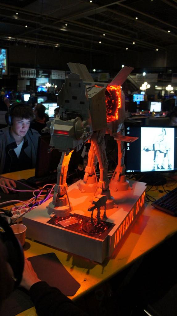 [16/05/2012] Spektakuläre Star-Wars-Casemod: Mini-PC in AT-AT mit echtem Laser (86)