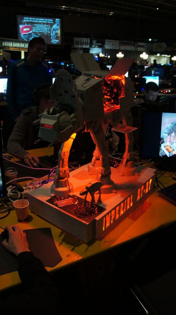 [16/05/2012] Spektakuläre Star-Wars-Casemod: Mini-PC in AT-AT mit echtem Laser (87)