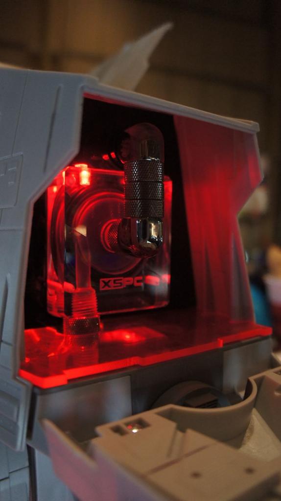 [16/05/2012] Spektakuläre Star-Wars-Casemod: Mini-PC in AT-AT mit echtem Laser (102)