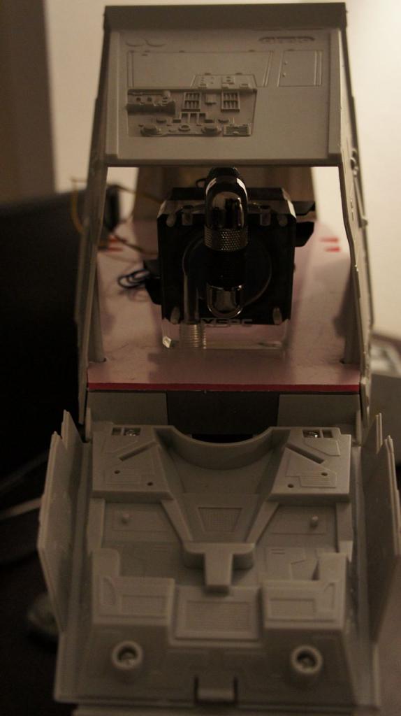 [16/05/2012] Spektakuläre Star-Wars-Casemod: Mini-PC in AT-AT mit echtem Laser (105)